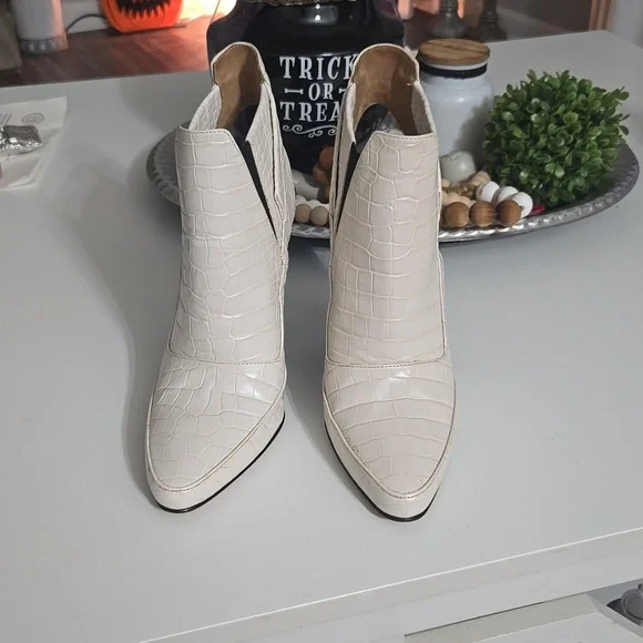 DEREK LAM 8 - Picture 2 of 5